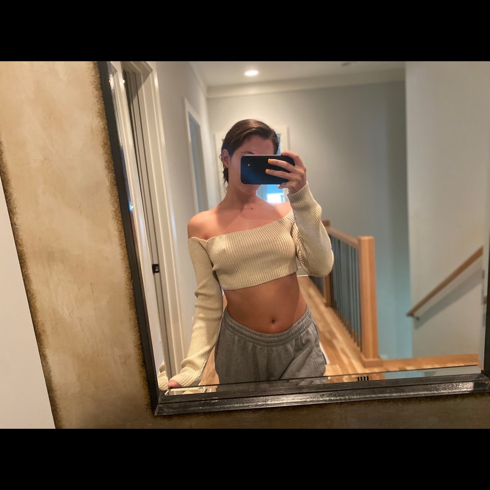 off the shoulder long sleeve crop top